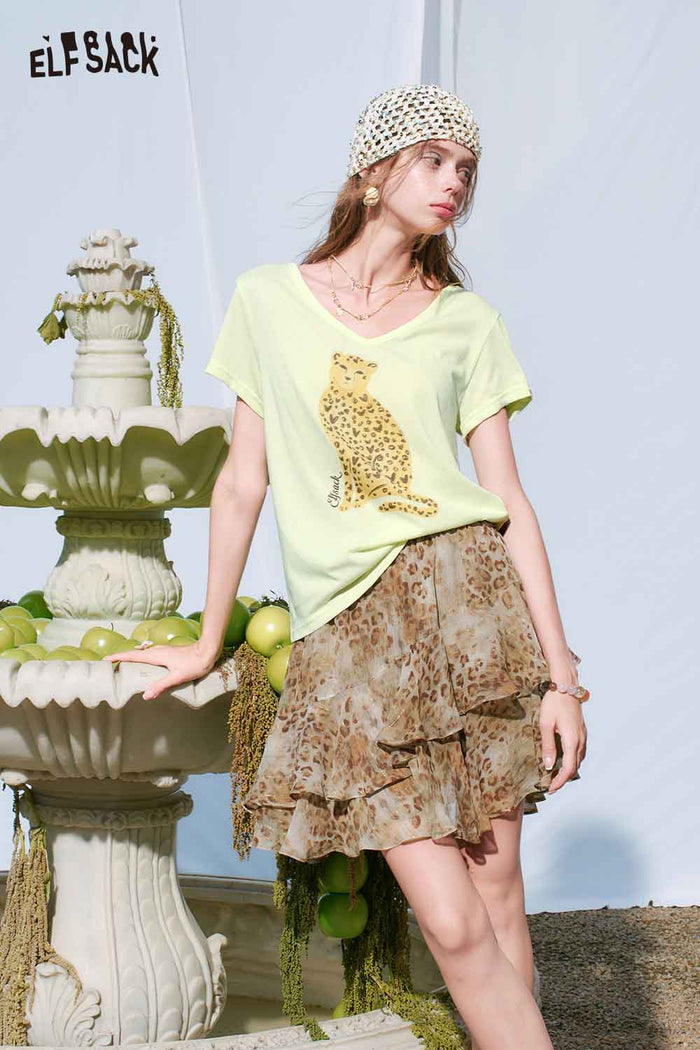 ELFSACK Cheetah Print V-Neck Slim Tee
