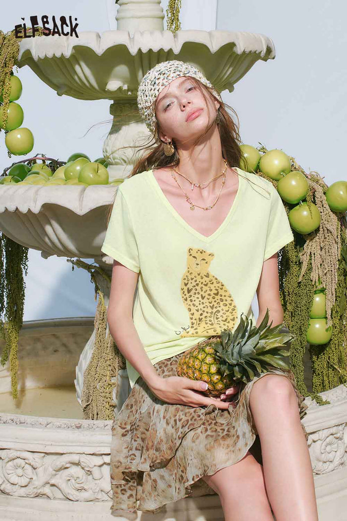 ELFSACK Cheetah Print V-Neck Slim Tee