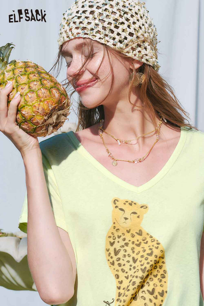 ELFSACK Cheetah Print V-Neck Slim Tee