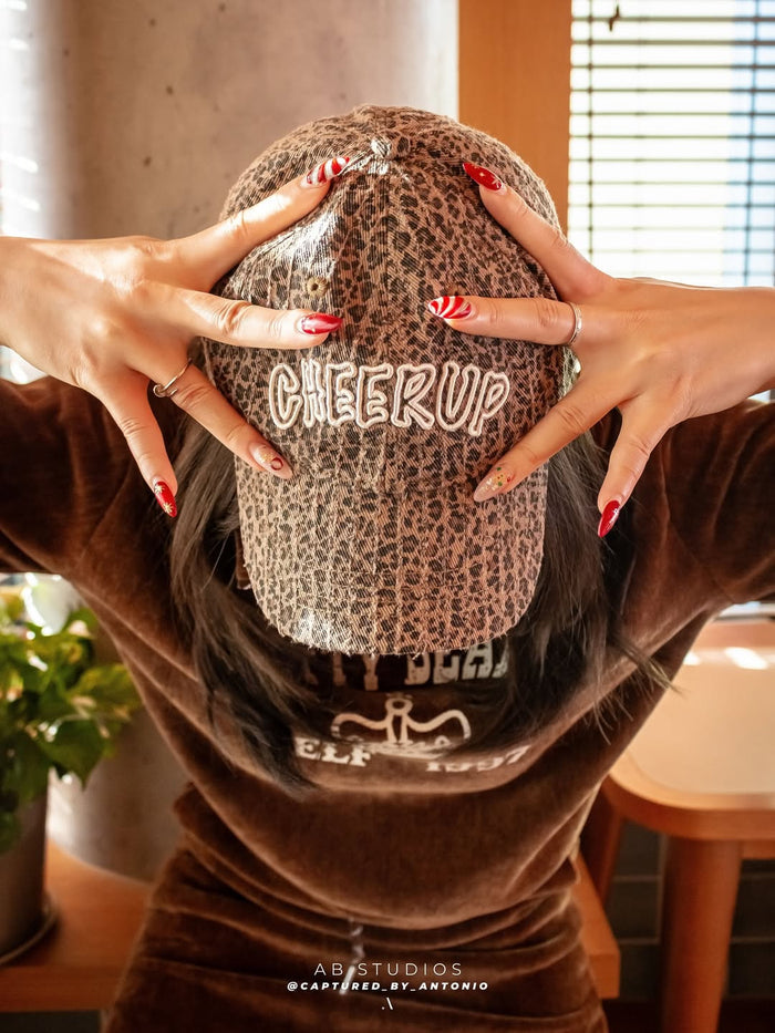 ELFSACK Cotton Twill Leopard Pattern Embroidered Typography Adjustable Strap Cap