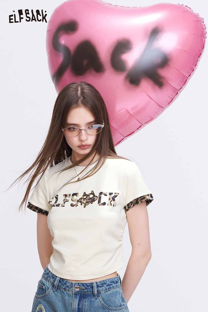 ELFSACK Cream T Shirt with Leopard Print Logo