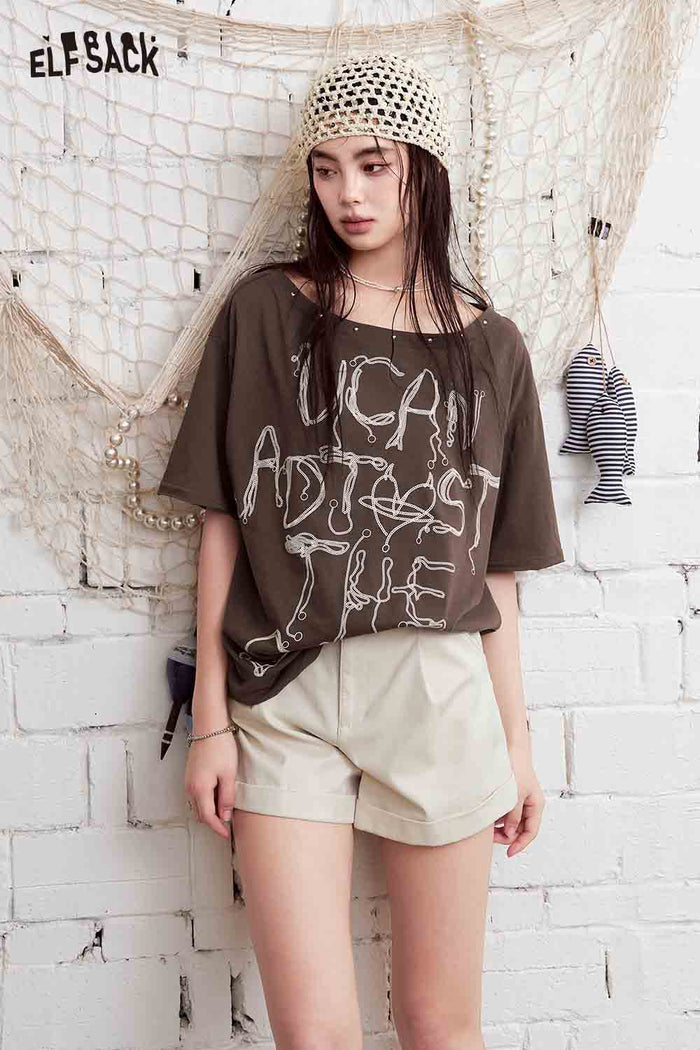 ELFSACK Hand-Drawn Letter Print Wide Neck Rivet T-Shirt