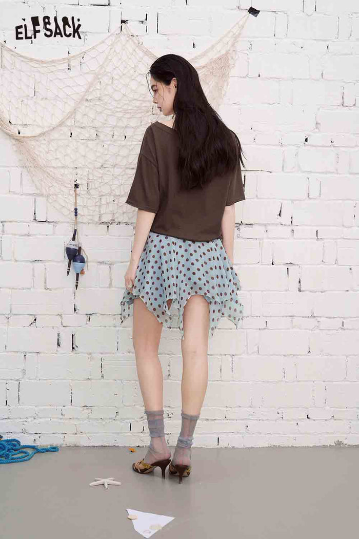 ELFSACK Hand-Drawn Letter Print Wide Neck Rivet T-Shirt