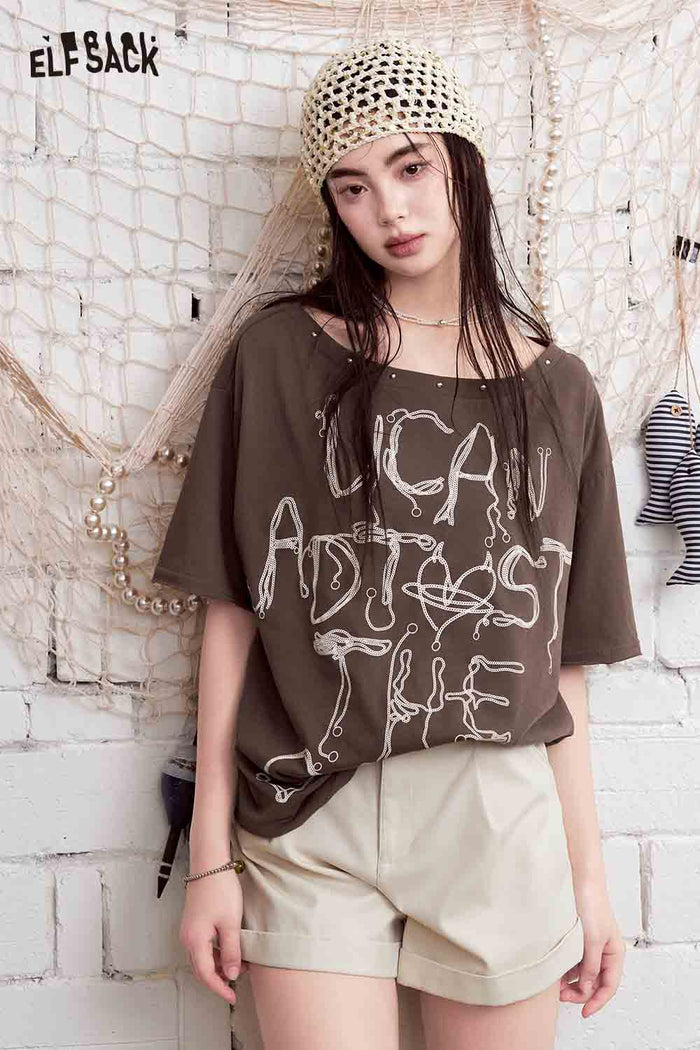 ELFSACK Hand-Drawn Letter Print Wide Neck Rivet T-Shirt