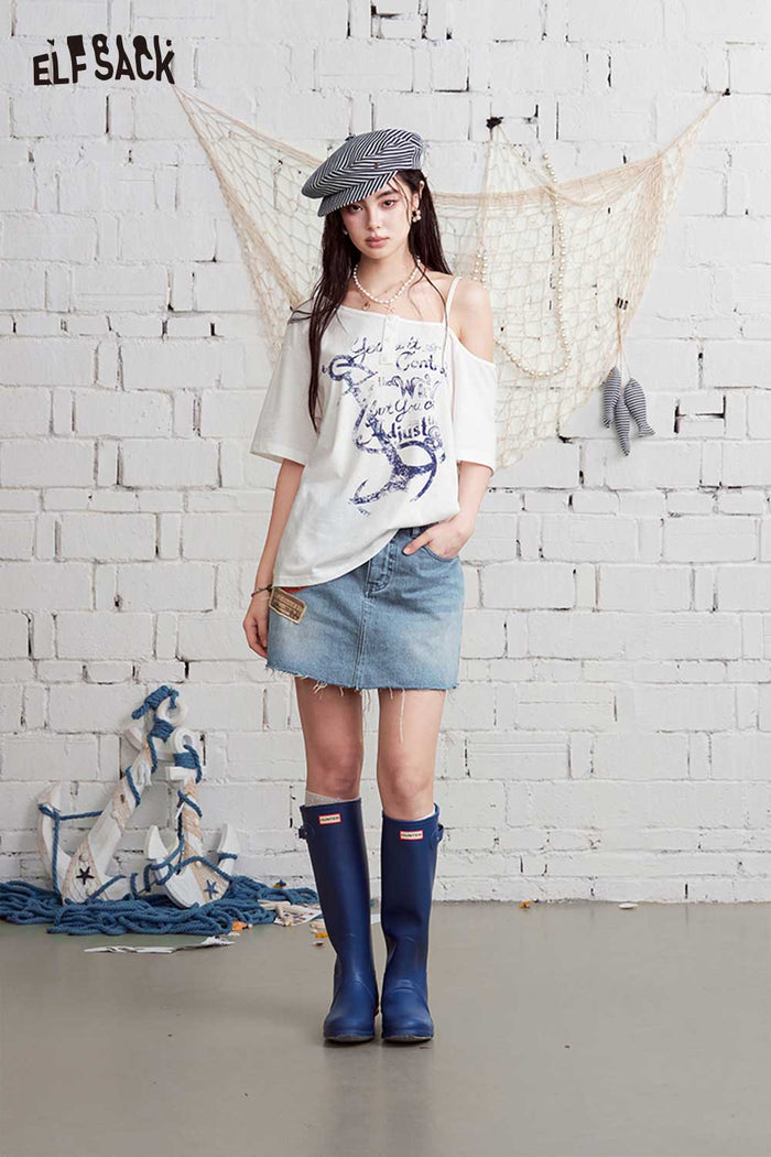 ELFSACK Off-Shoulder Asymmetrical Strap Graphic T-Shirt